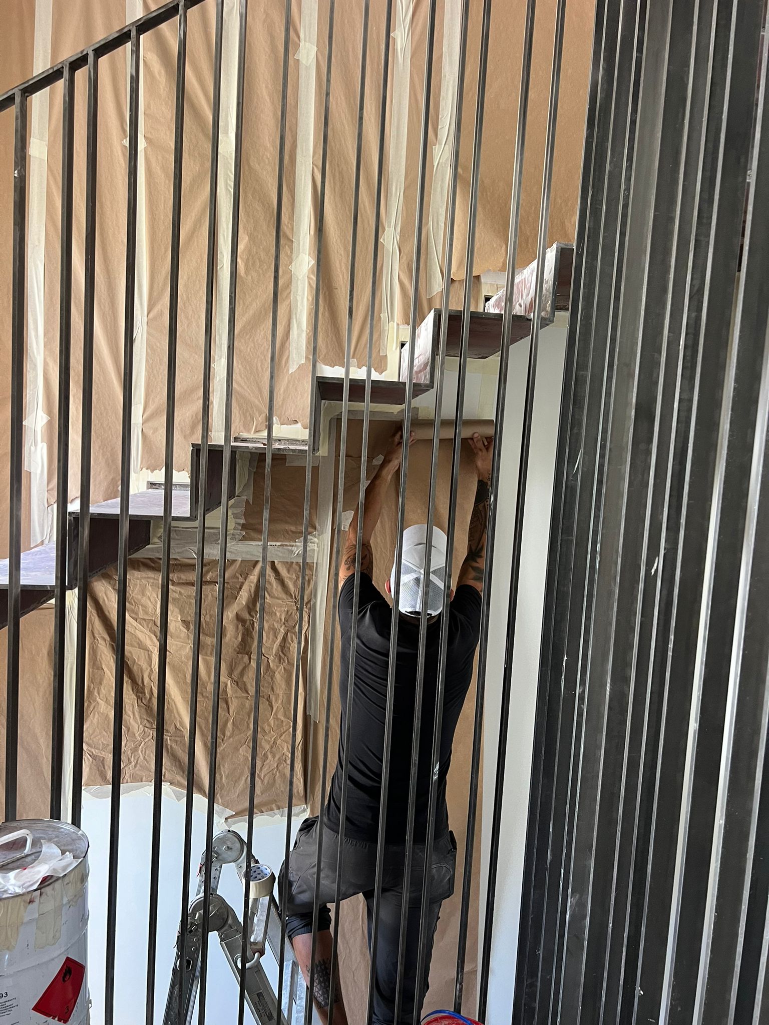 מאחורי הקלעים