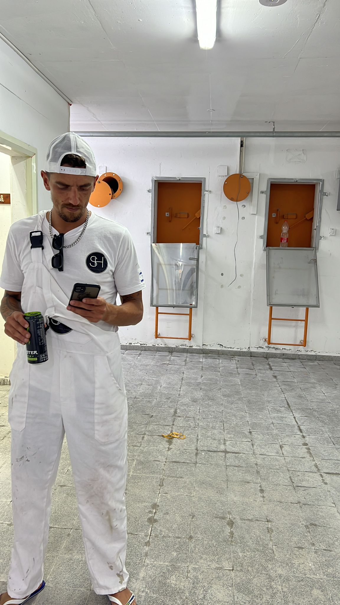 מאחורי הקלעים